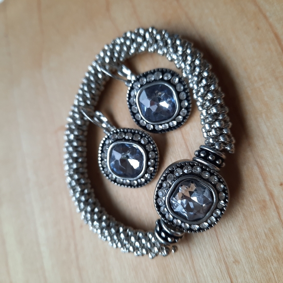 Impeccable silver, black & light blue jewelry set - Picture 3 of 4